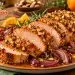 Lombo suíno com crosta de castanha, molho de laranja e mel e cebolas caramelizadas
